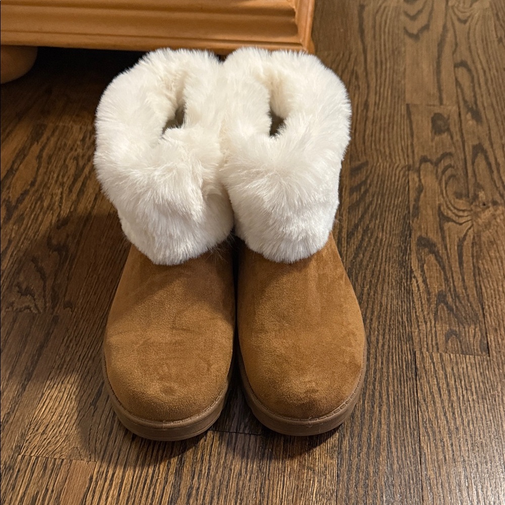 Women's Tan Ankle Boots with Faux Fur Lining